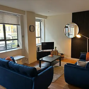  Apartment Modern 2 Bdr Flat In Centre With Free Parking